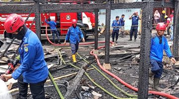 ​Api Mengamuk di Jalan Menara, Sinergi Empat Instansi Padamkan Kebakaran