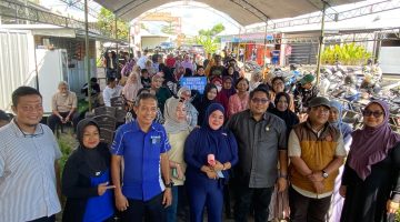 Asy’ari Abdullah Salurkan Bantuann Kursi bagi Warga Galung Maloang